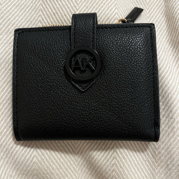 Anne Klein women’s pebble black bi-fold wallet with gold zipper - Picture 1 of 9